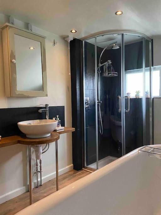 Stunning 2 Bedroom Flat In A Central Location Нью-Олзфорд Екстер'єр фото